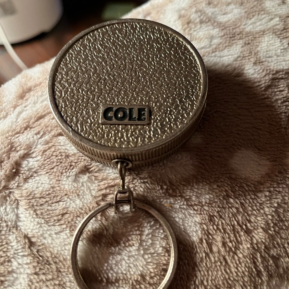 Kenneth Cole, vintage, retractable keychain and money clip, great condition